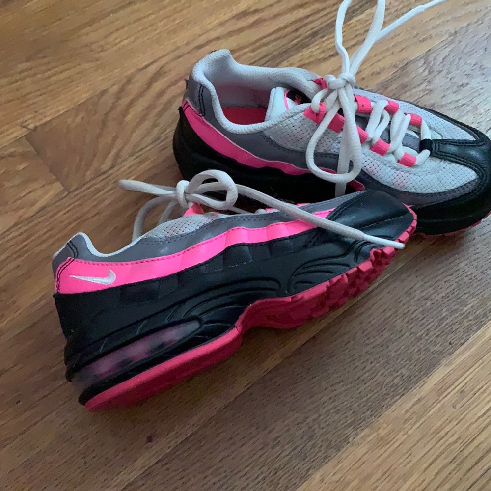 Pink and black Nike Airmax barely worn